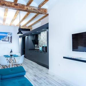 Deluxe Studio